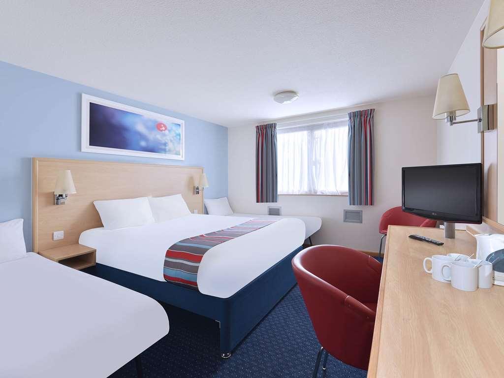 Travelodge Birmingham Dudley Номер фото