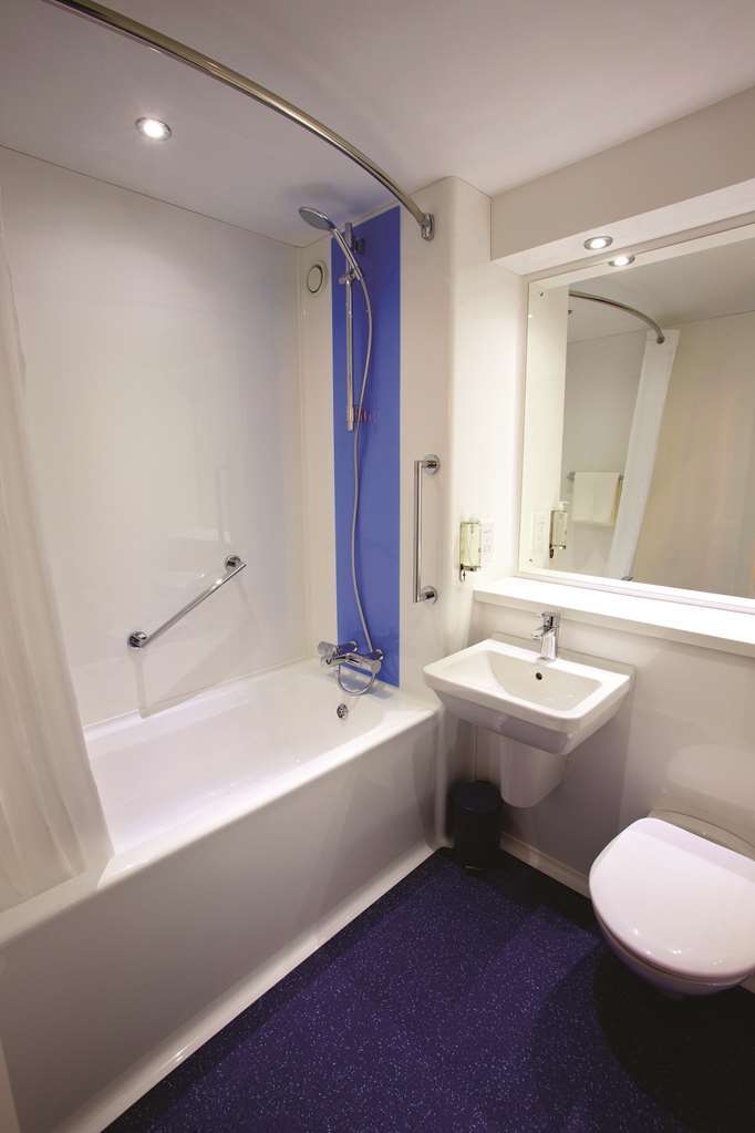 Travelodge Birmingham Dudley Номер фото